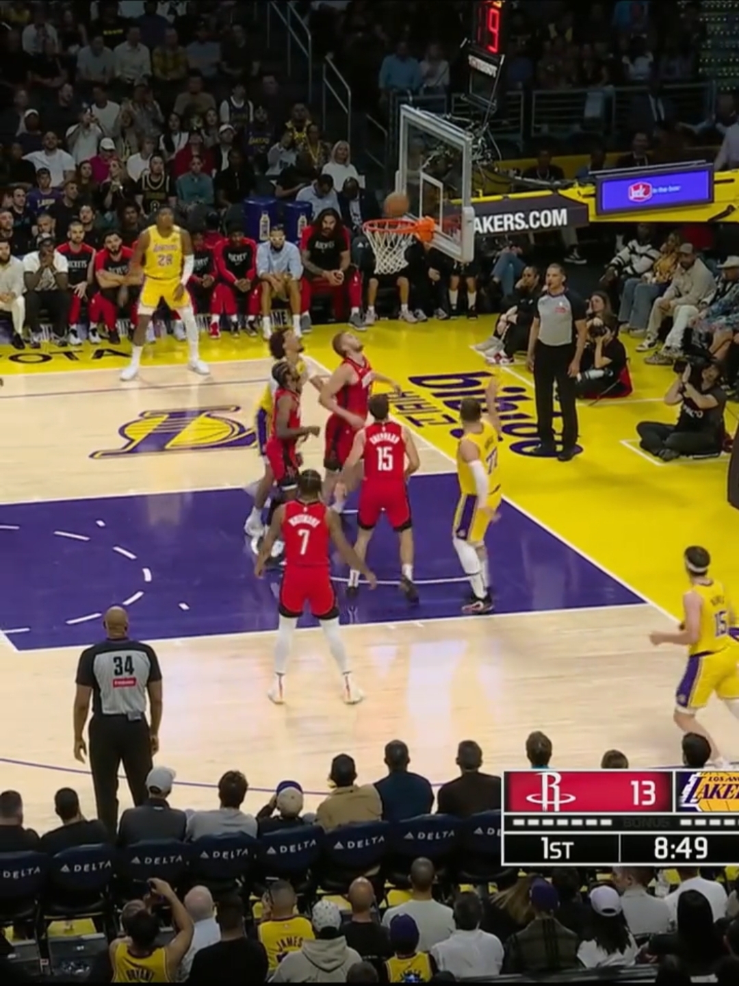 九游娱乐-包含JackeyLove与30激战湖人分钟，战术调整胜负难料！，詹姆斯焦点对战赛场气氛高涨的词条