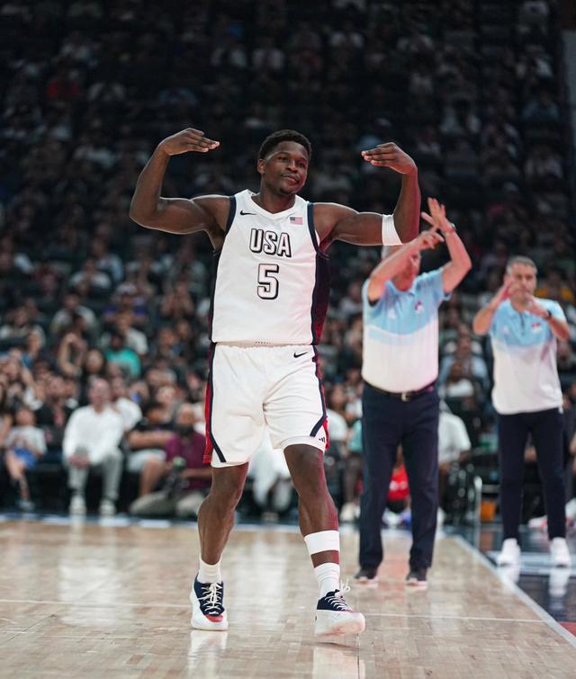 九游娱乐-浓眉哥在塞尔维亚队比赛中败北，夺冠引发热议！全场沸腾不已(中国游泳队打破亚洲纪录夺冠评论)