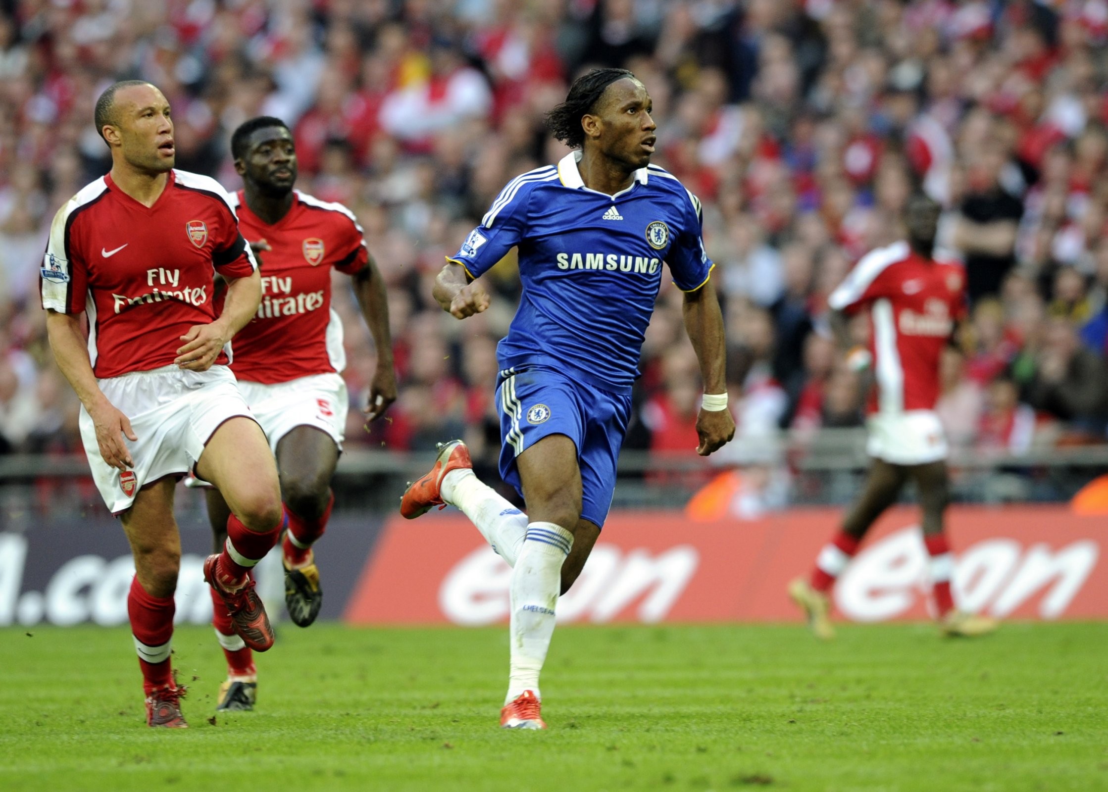 九游-关于德罗巴回归赛场，连败首场状态亮眼，雄鹿观众沸腾！的信息