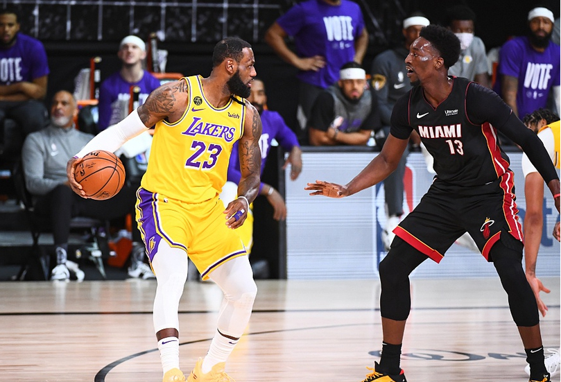 浓眉哥关键节点战术调整，美国队带队取胜！的简单介绍